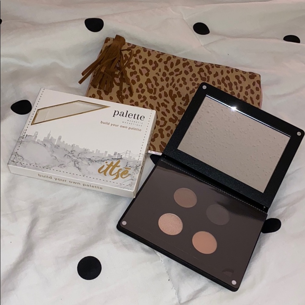 Ittse eyeshadow palette with bag!
